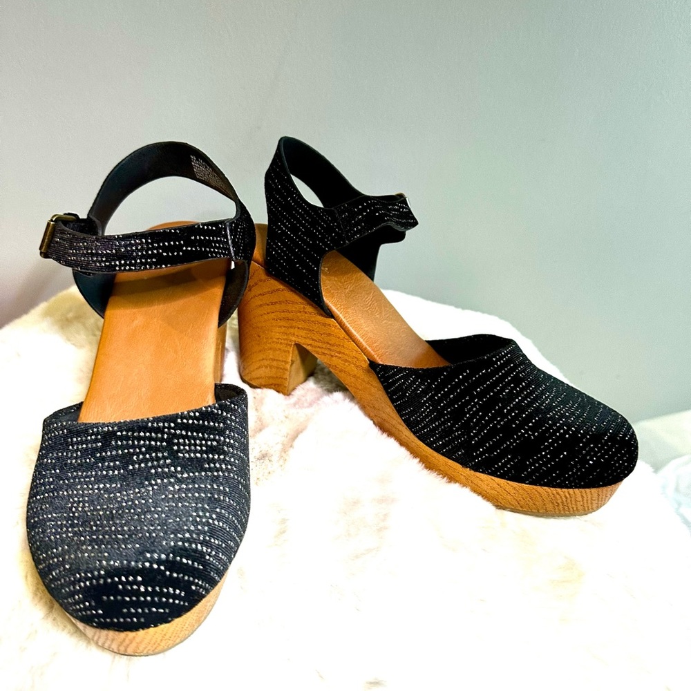 Black velvet sparkle clogs